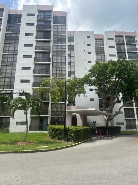 17021 Bay Rd #521, Sunny Isles Beach, 33160