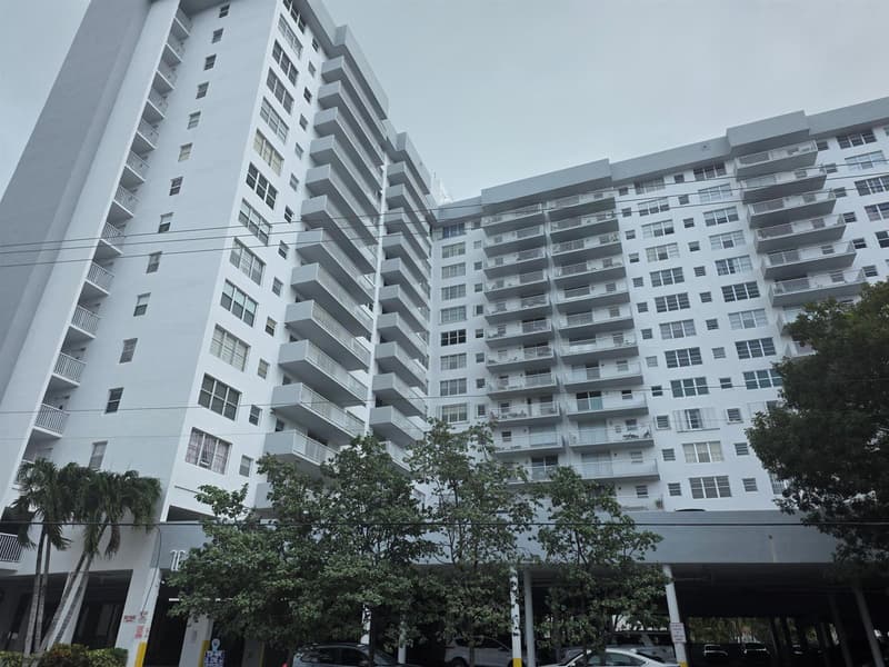 137 GOLDEN ISLES Drive #609, Hallandale Beach, 33009