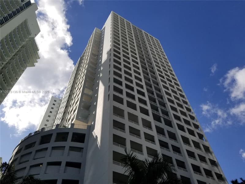 170 14th St #1407, Miami, 33131