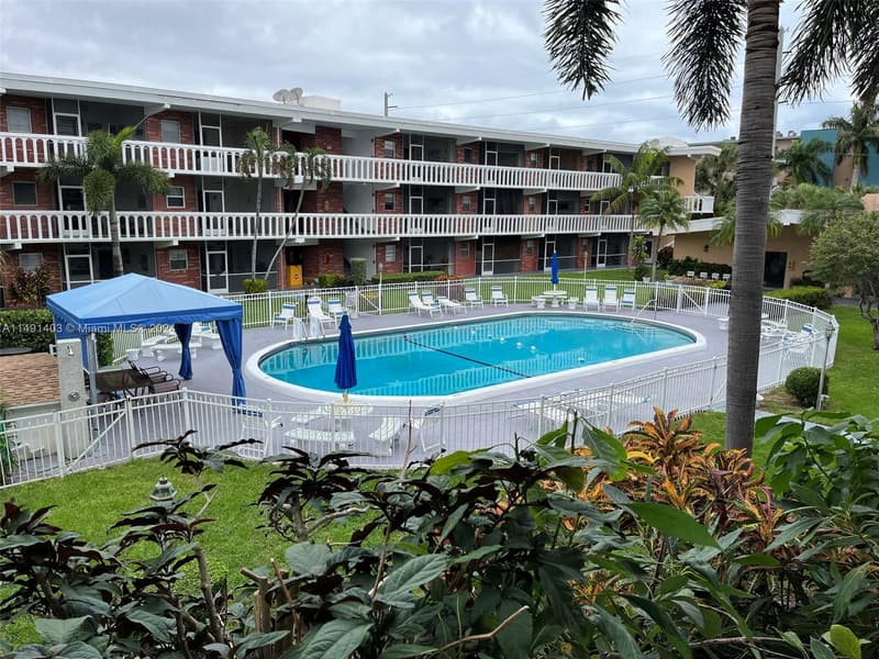 181 14th Ave #22B, Hallandale Beach, 33009