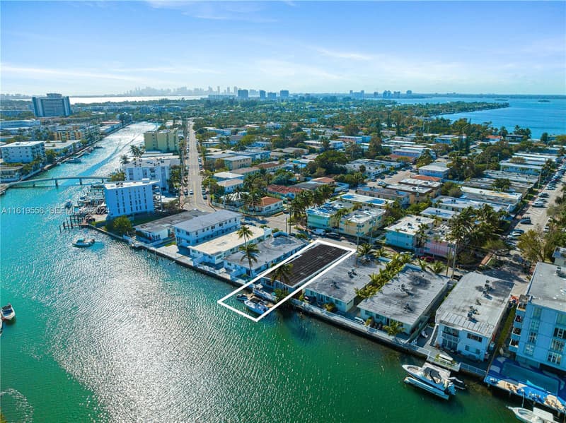 8221 Crespi Blvd, Miami Beach, 33141