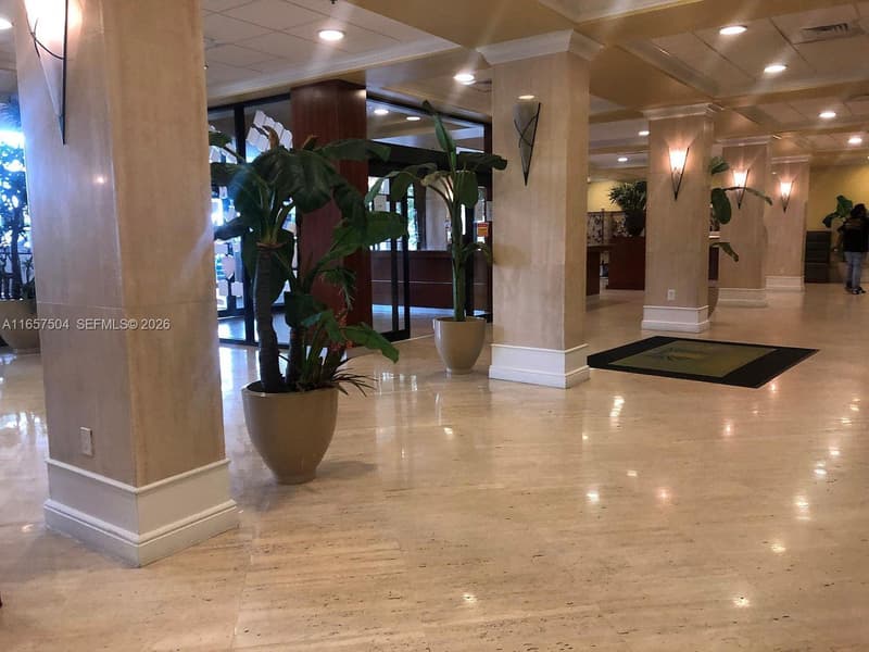 400 Kings Point Dr #328, Sunny Isles Beach, 33160