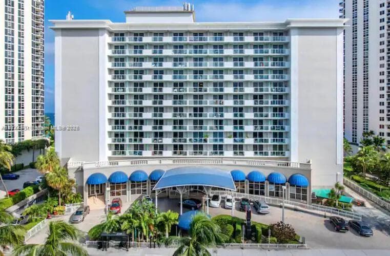 19201 Collins Ave #435, Sunny Isles Beach, 33160