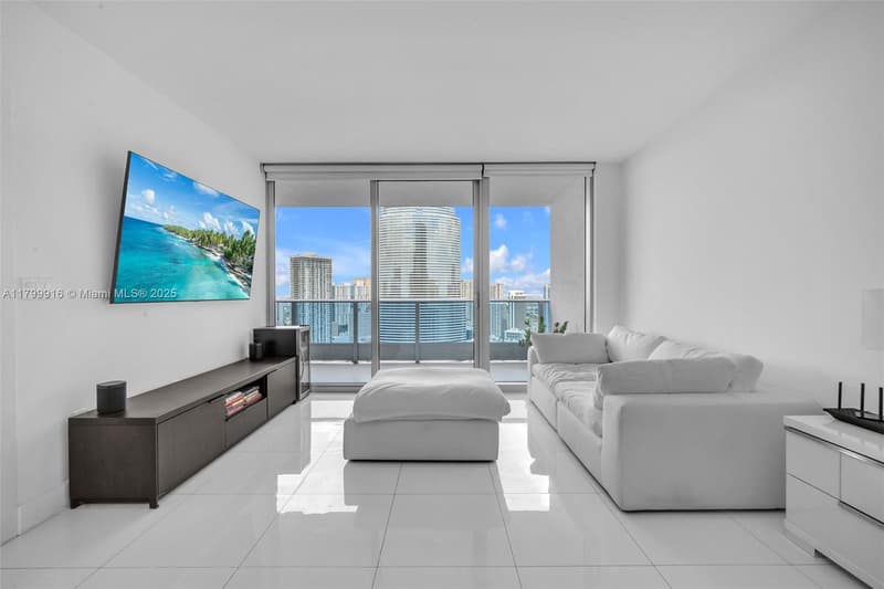 200 Biscayne Boulevard Way #4012, Miami, 33131