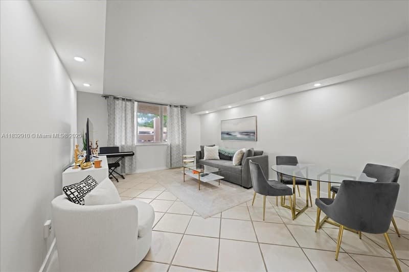 540 Brickell Key Dr #412, Miami, 33131