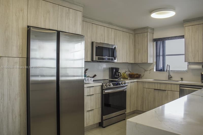 2780 183rd St #1001, Aventura, 33160