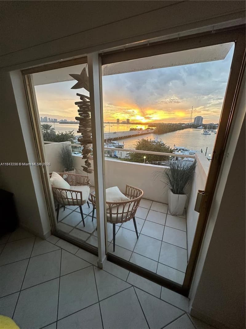7904 West Dr #407, North Bay Village, 33141