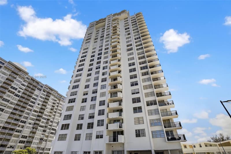 2750 183rd St #506, Aventura, 33160