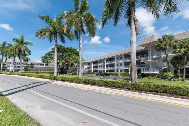 581 Blue Heron Dr #301-B, Hallandale Beach, 33009