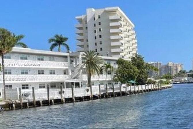 419 Golden Isles Dr #305, Hallandale Beach, 33009