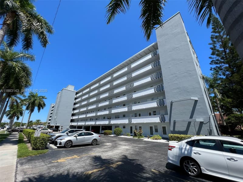 1000 14th Ave #207, Hallandale Beach, 33009