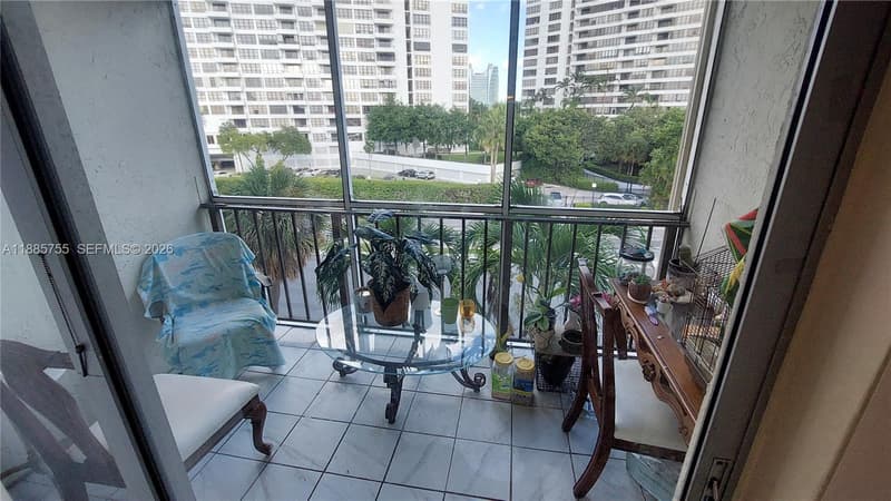 501 Three Islands Blvd #417, Hallandale Beach, 33009