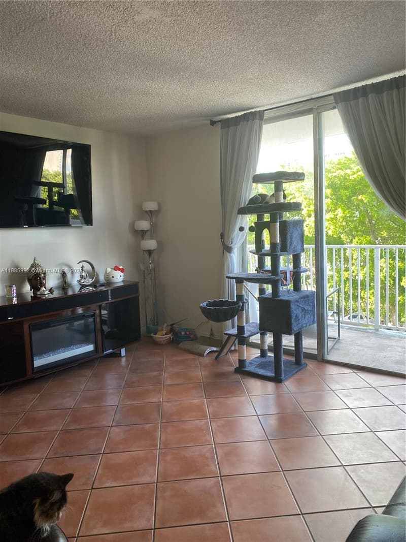 1801 Treasure Dr #414, North Bay Village, 33141