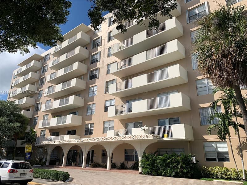 1455 Treasure Dr #2M, North Bay Village, 33141