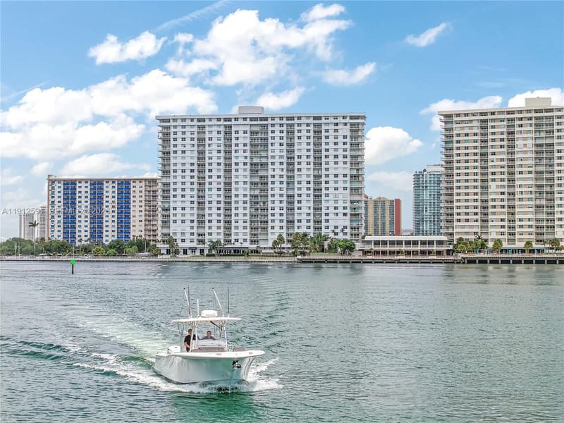500 Bayview Dr #117, Sunny Isles Beach, 33160