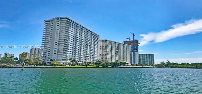 500 Bayview Dr #125, Sunny Isles Beach, 33160