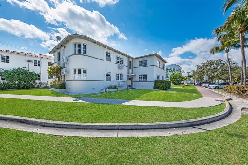 7124 Bay Dr, Miami Beach, 33141
