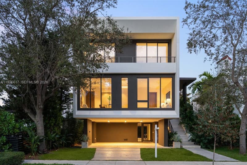 3551 Crystal Ct, Miami, 33133