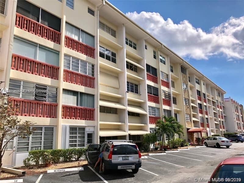 215 3rd Ave #407B, Hallandale Beach, 33009