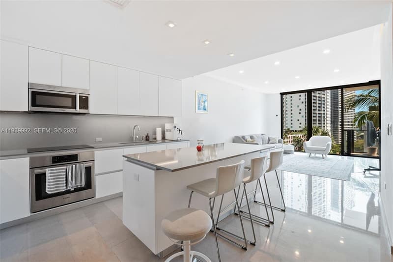 68 6th Street #805, Miami, 33131