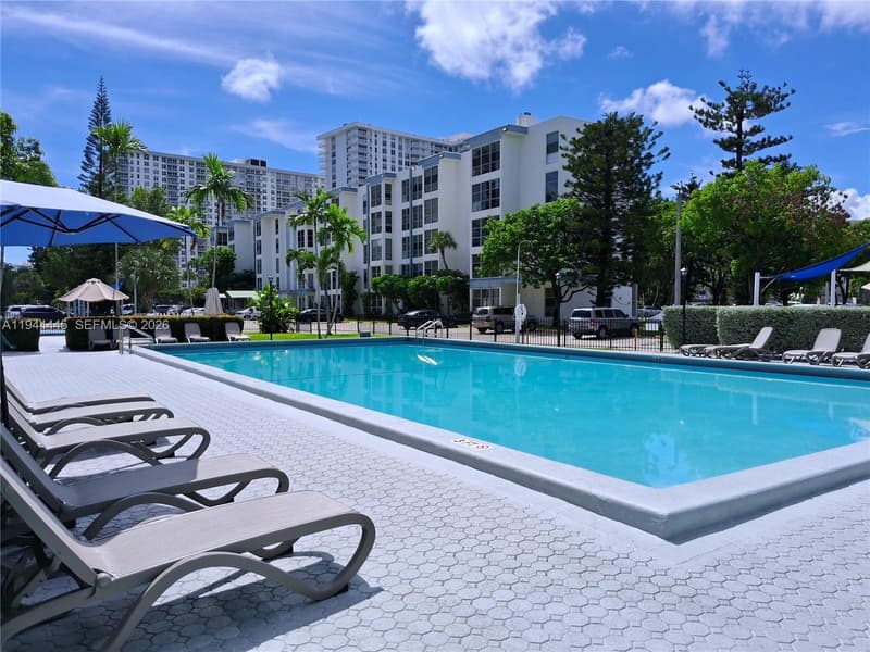 17570 Atlantic Blvd #104, Sunny Isles Beach, 33160