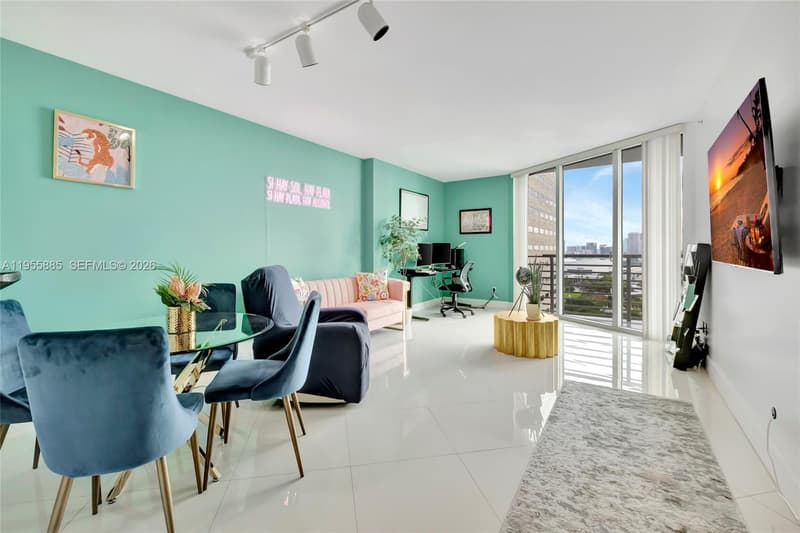 325 Biscayne Blvd #2616, Miami, 33131