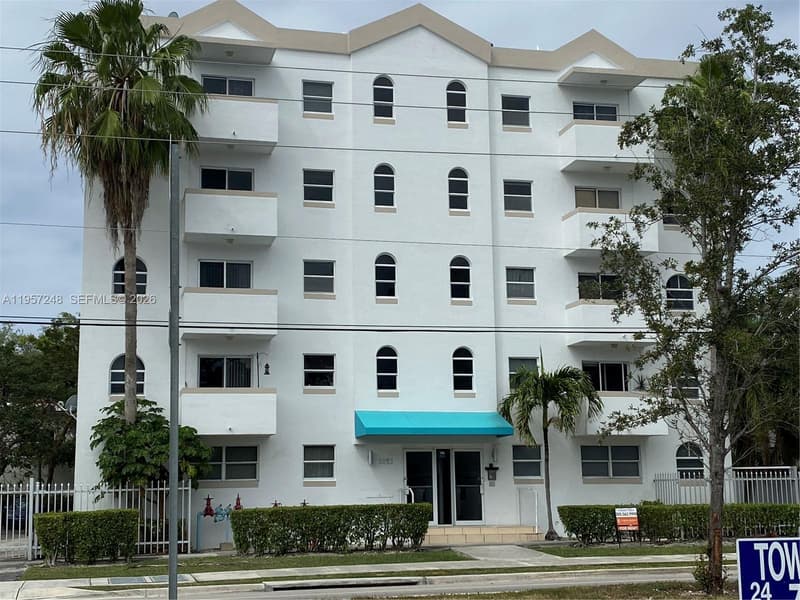 3052 27th Ave #301, Miami, 33133
