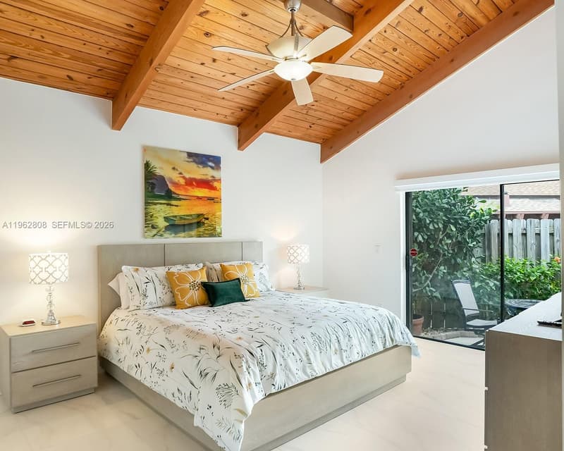 413 Leslie Dr, Hallandale Beach, 33009