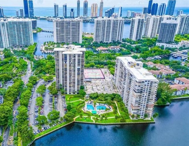 18151 31st Ct #205, Aventura, 33160