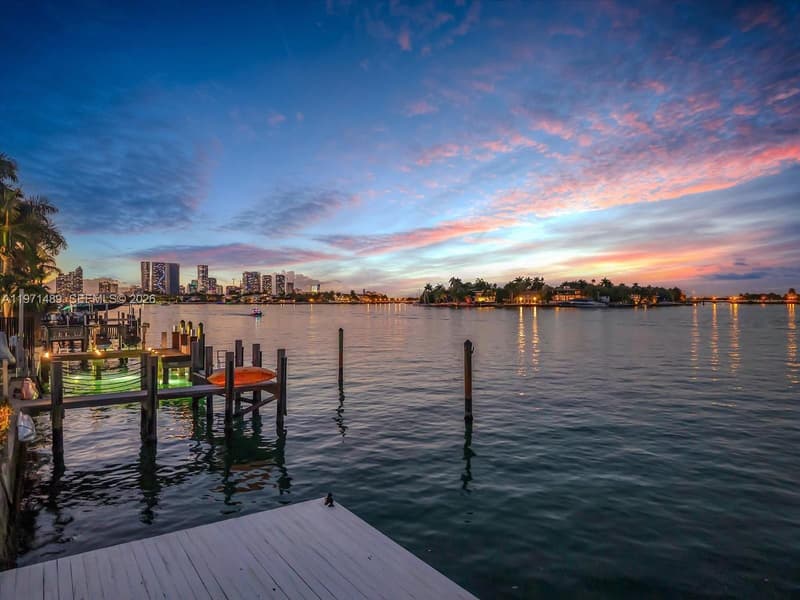 279 Hibiscus Dr, Miami Beach, 33139