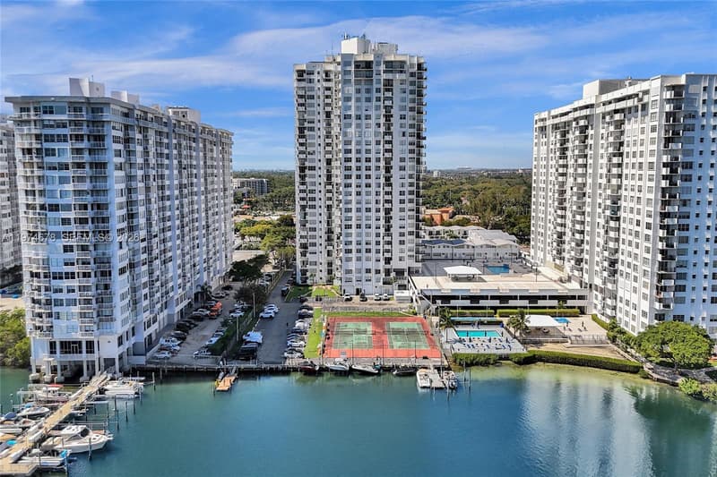 2750 183rd St #406, Aventura, 33160