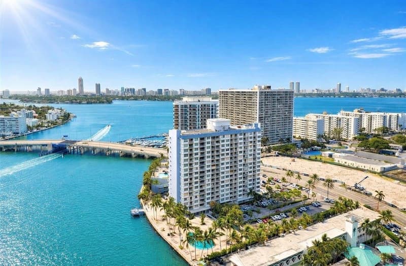 1865 79th St Causeway #16b, North Bay Village, 33141