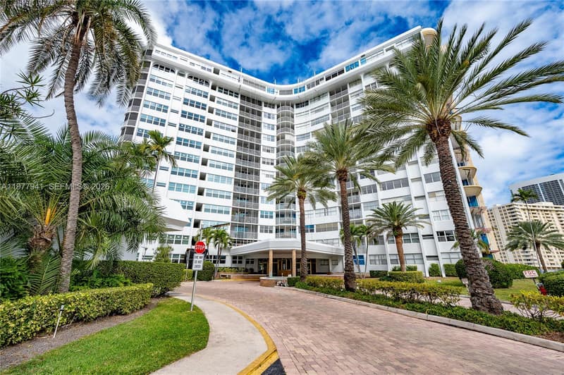 100 Golden Isles Dr #104, Hallandale Beach, 33009