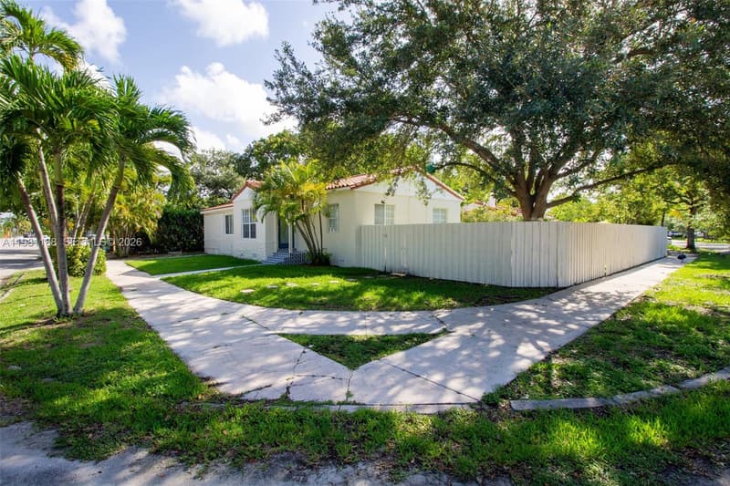 2727 Calusa St, Miami, 33133