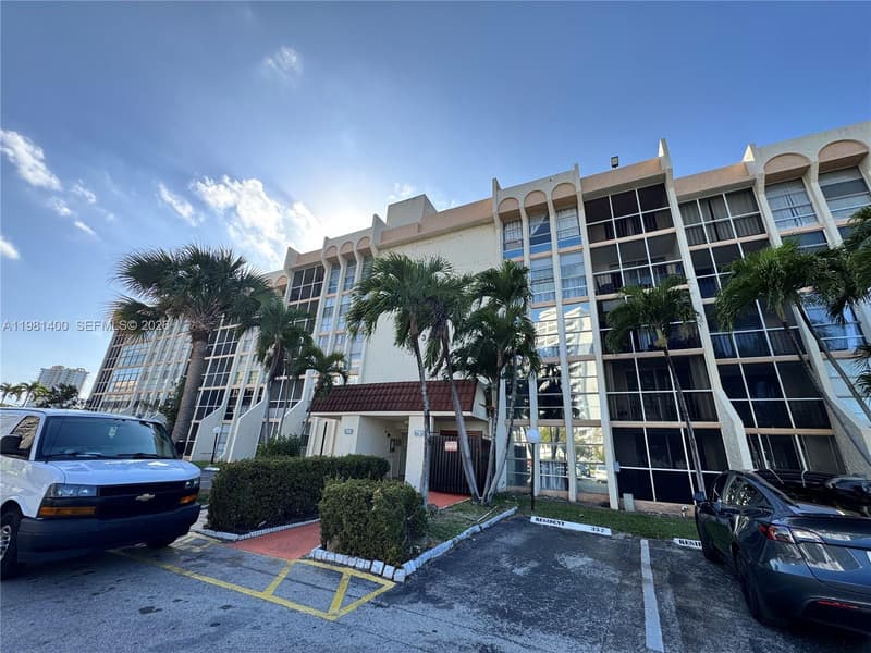 701 Three Islands Blvd #103, Hallandale Beach, 33009