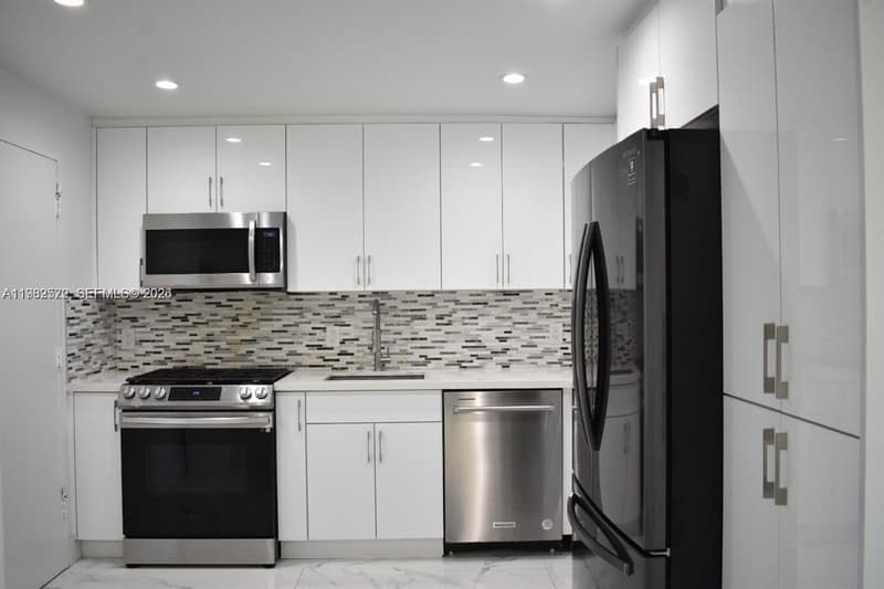 8024 Tatum Waterway Dr #5A, Miami Beach, 33141
