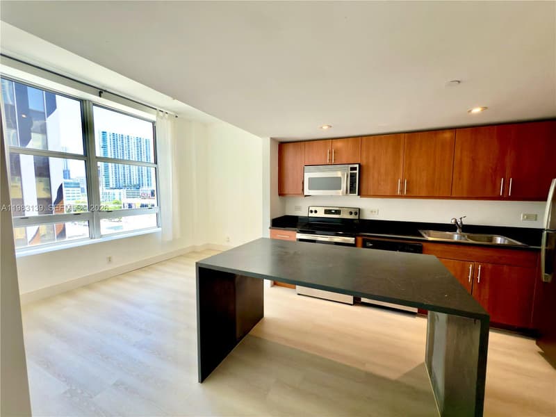 111 Flagler St #805, Miami, 33131
