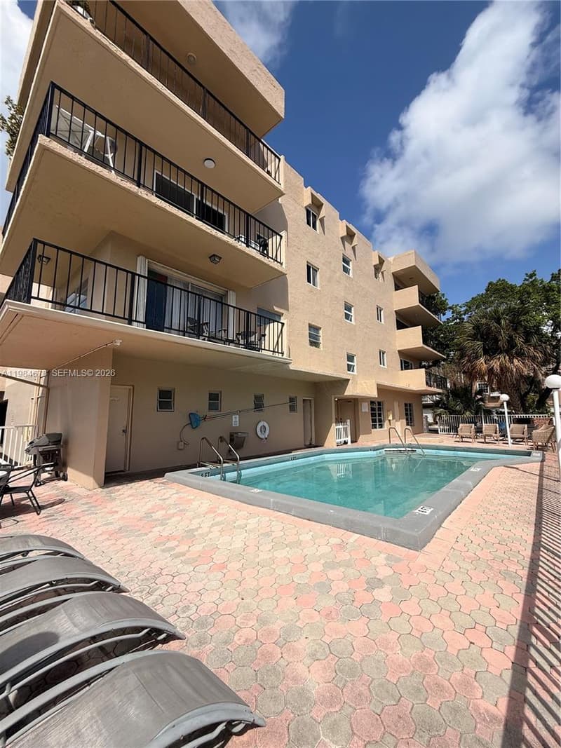 3860 170th St #304, North Miami Beach, 33160