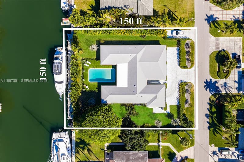 424 Alamanda Dr, Hallandale Beach, 33009