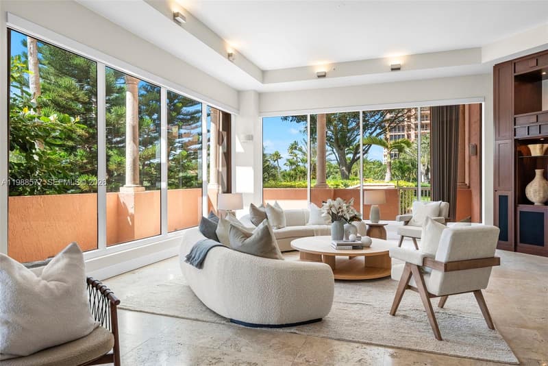 10 Edgewater Dr #Lanai South, Coral Gables, 33133