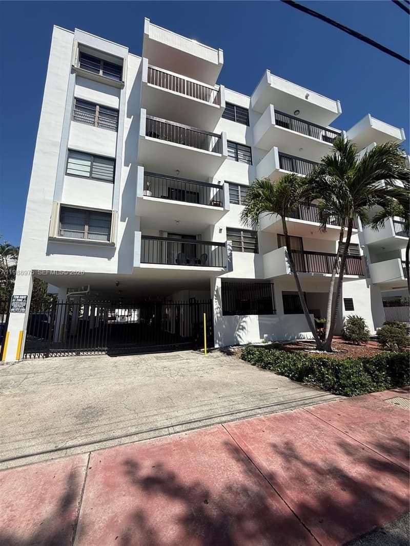 6937 Bay Dr, Miami Beach, 33141
