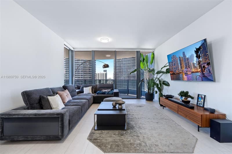 1000 Brickell Plz #2812, Miami, 33131