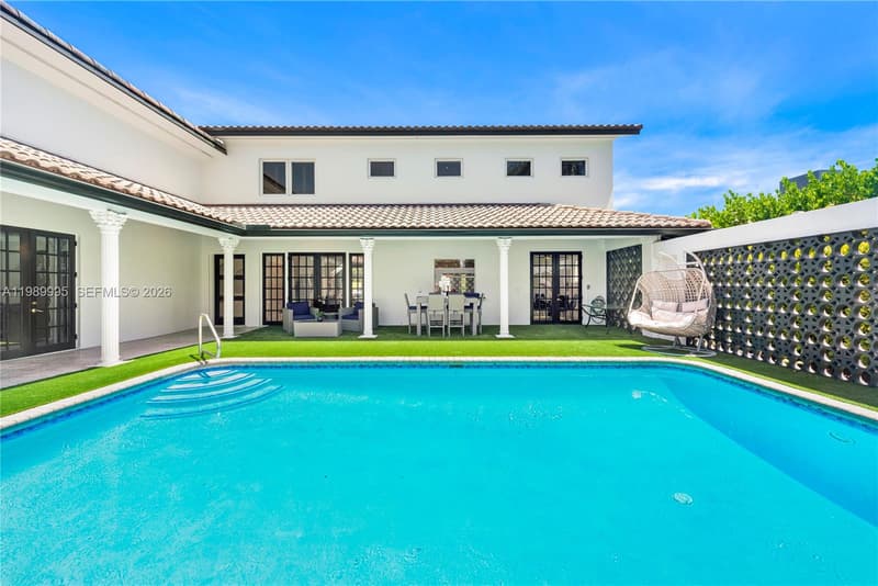 472 Sunset Dr, Hallandale Beach, 33009