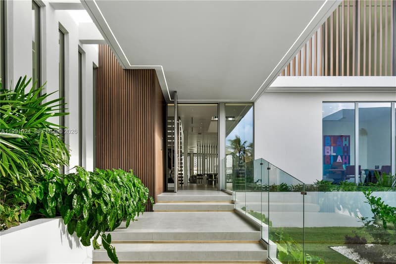 501 Palm Dr, Hallandale Beach, 33009