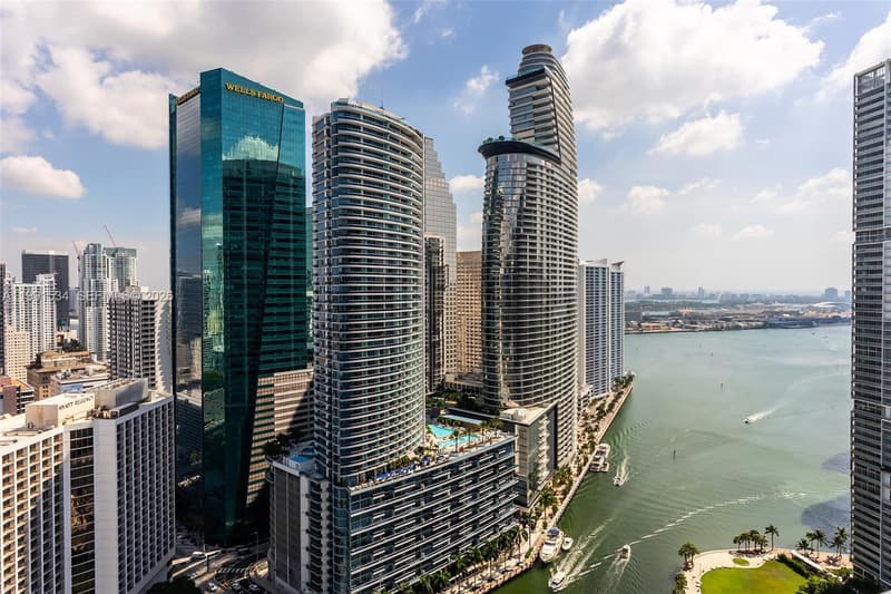 77 5th Street #2403, Miami, 33131