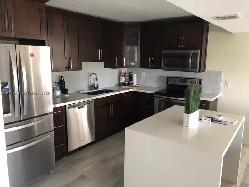 7135 Collins Ave #525, Miami Beach, 33141