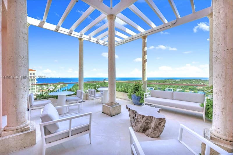 60 Edgewater Dr #TS-A, Coral Gables, 33133