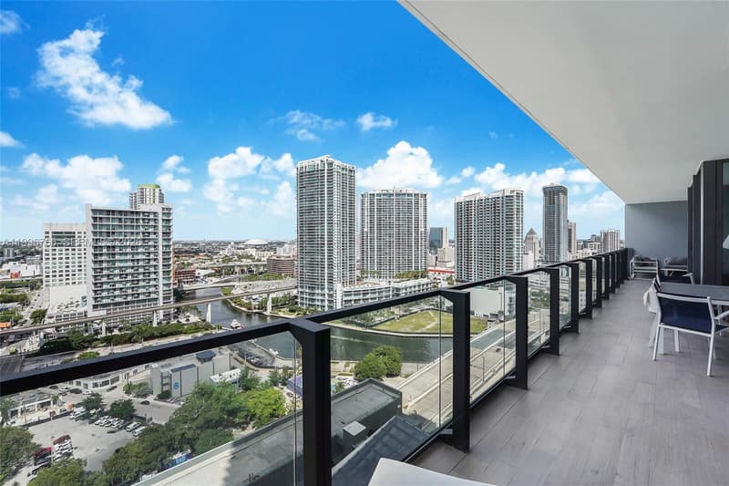 68 6th St #2104, Miami, 33131