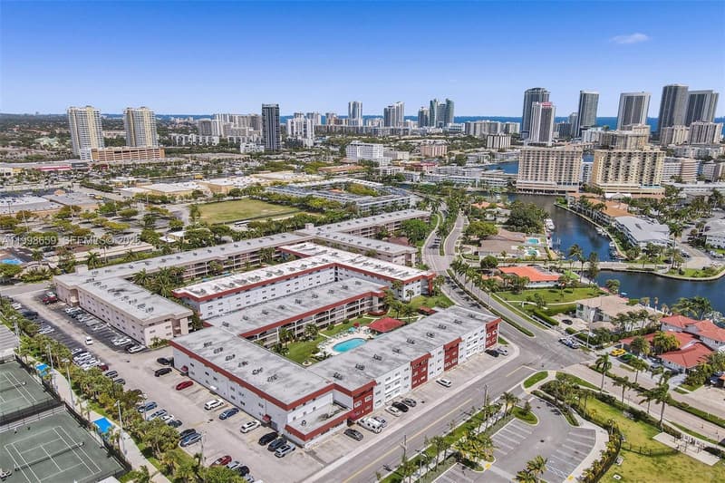 580 Egret Dr #212, Hallandale Beach, 33009
