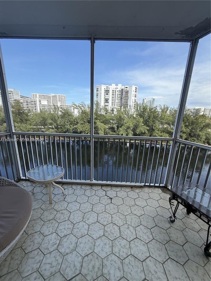 300 Diplomat Pkwy #712, Hallandale Beach, 33009